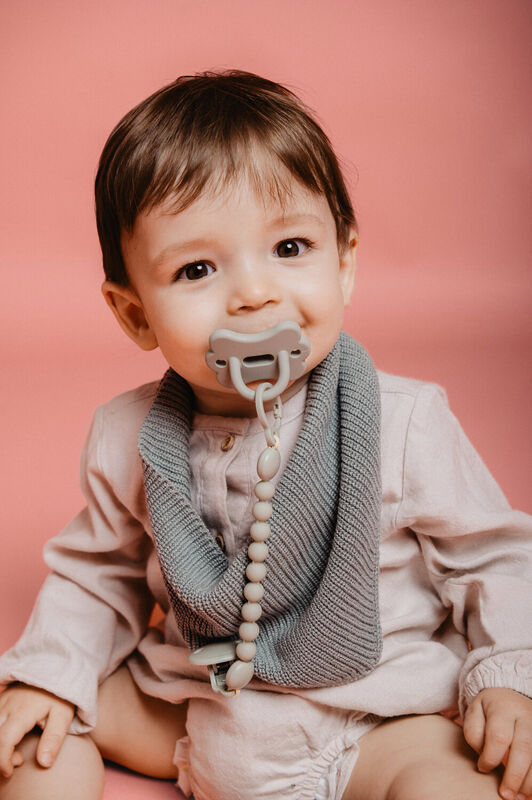 Colour Essence silicone dummy clip