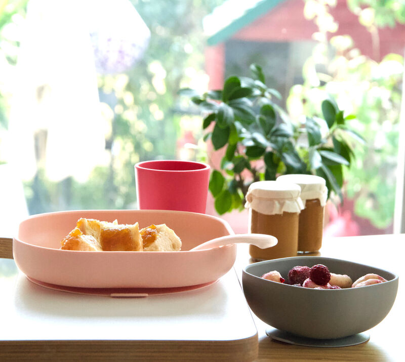 Geschirrset aus Silikon pink