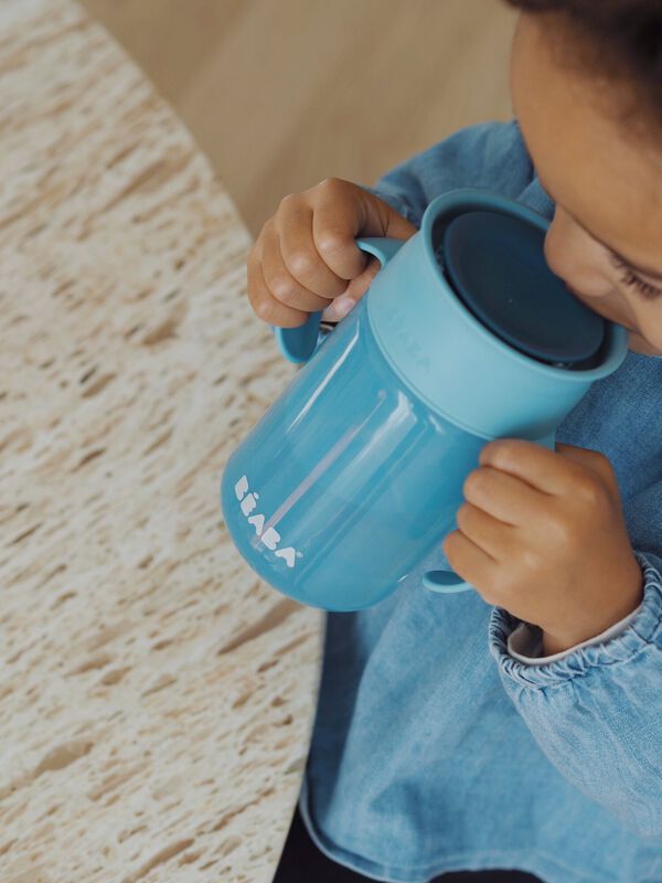 Tasse à boire d'apprentissage de bébé rotative à 360 degrés bleue