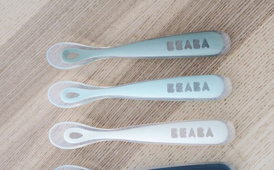 Juego de 2 cucharas de silicona para bebés + caja de almacen, BEABA