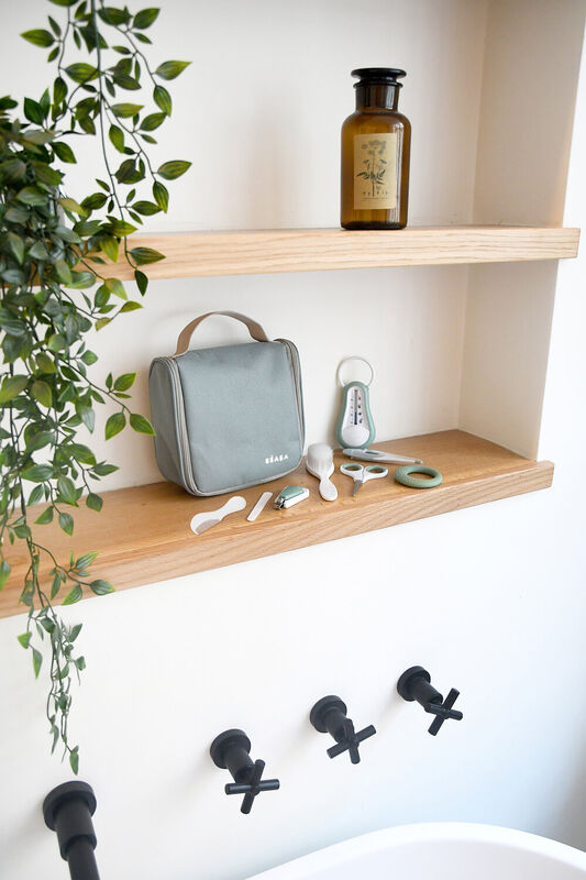 Neceser con 10 accesorios - Verde salvia