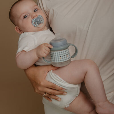 Phosphoreszierende Babyflasche mit Henkeln und Schnabel aus Silikon Night&Day +6m. Bear