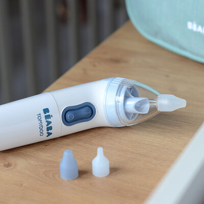 Aspirateur nasal électrique ou manuel, quel mouche bébé choisir