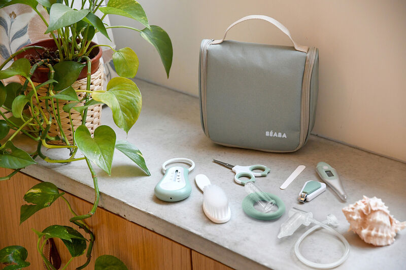 Toiletry bag with 10 accessories - Sage Green