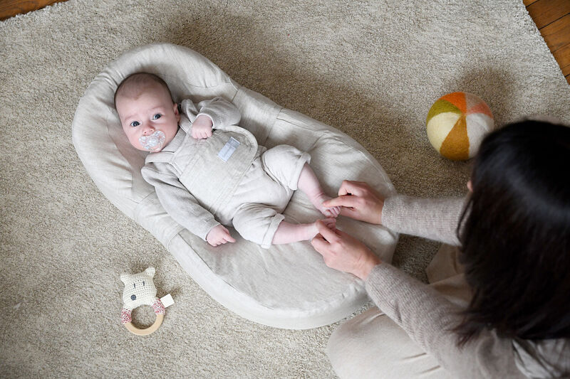 Baby nest ergonomic Red Castle Cocoonababy 10° 0-3 luni Linen Natural detaliu husa