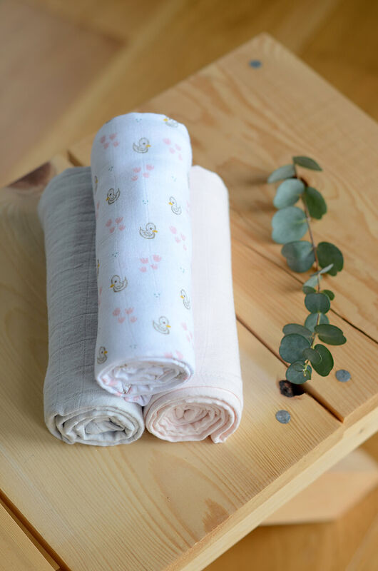 Set of 3 Cotton Muslin Swaddle Blankets swans