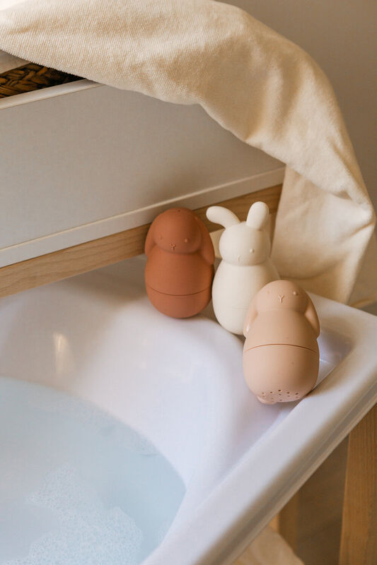 Set aus Silikon‑Badespielzeugen &ndash; zuf&auml;llige Farben