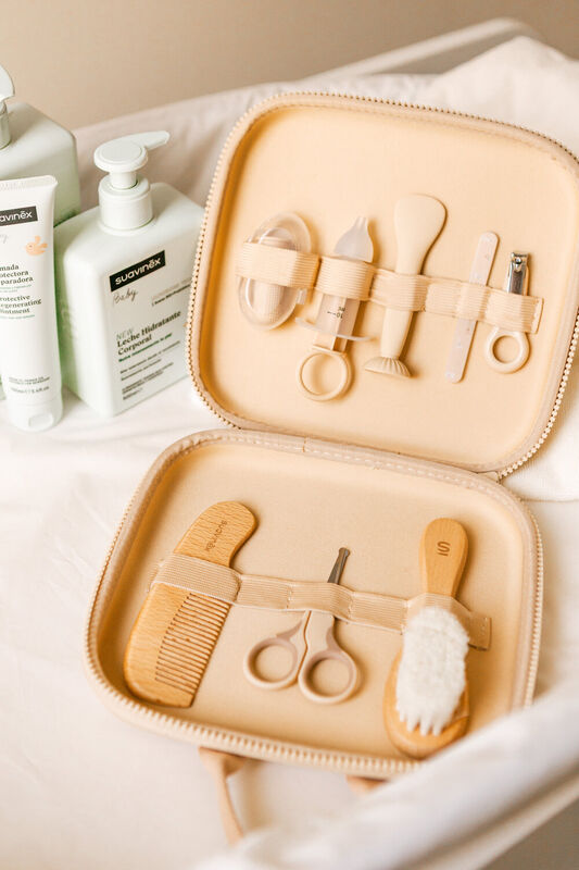 Pflege‑ und Hygiene‑Set mit 8 Zubeh&ouml;rteilen &ndash; Wonderland - Beige