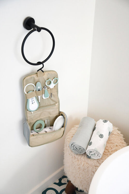 Toiletry bag with 10 accessories - Sage Green