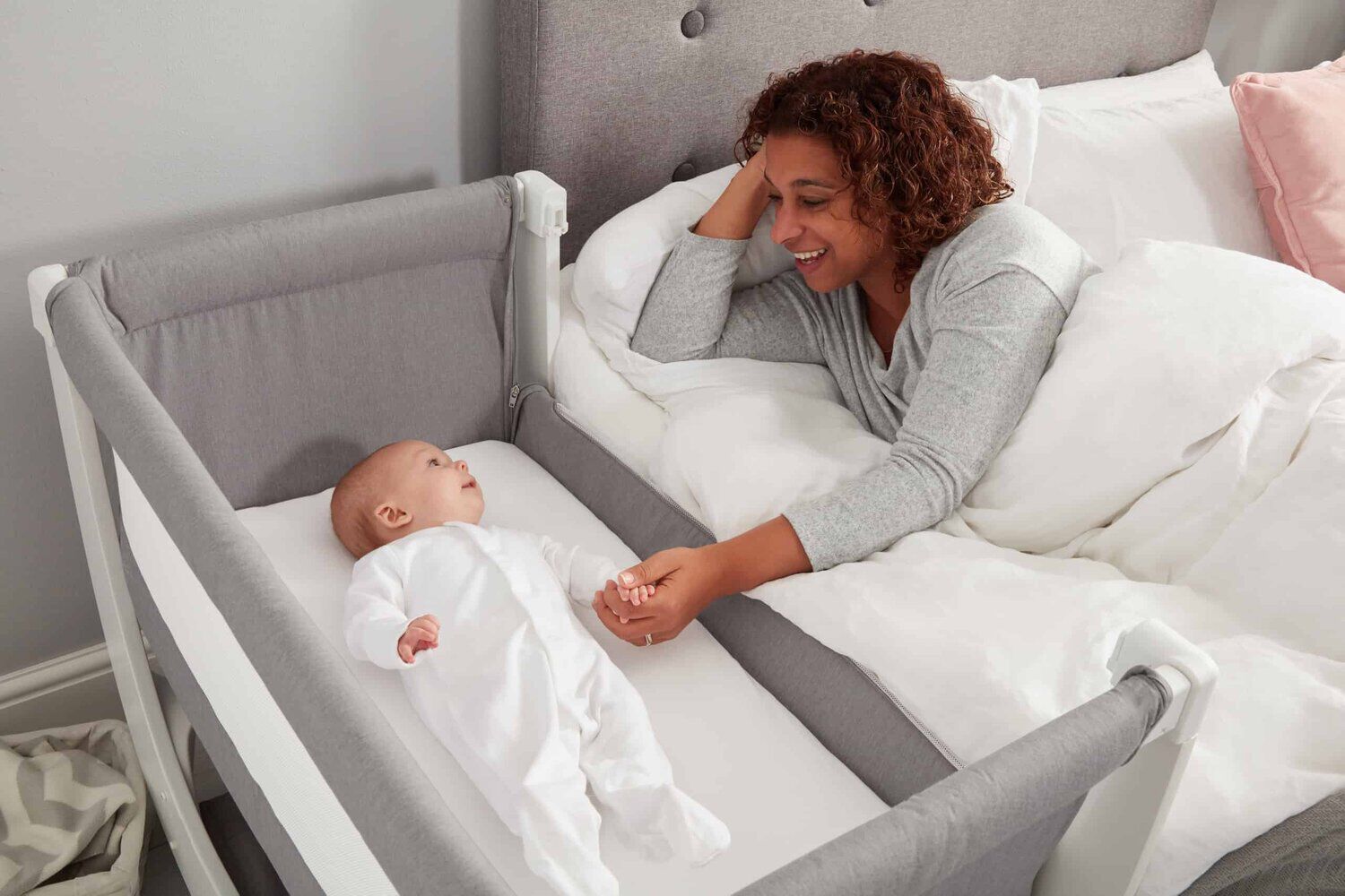 BÉABA by Shnuggle Convertible Air Bedside Sleeper Bassinet