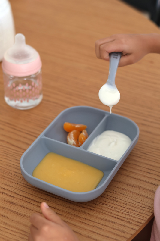 Set repas Silicone - Assiette compartiment&eacute;e et cuill&egrave;re 2&egrave;me &acirc;ge Galet
