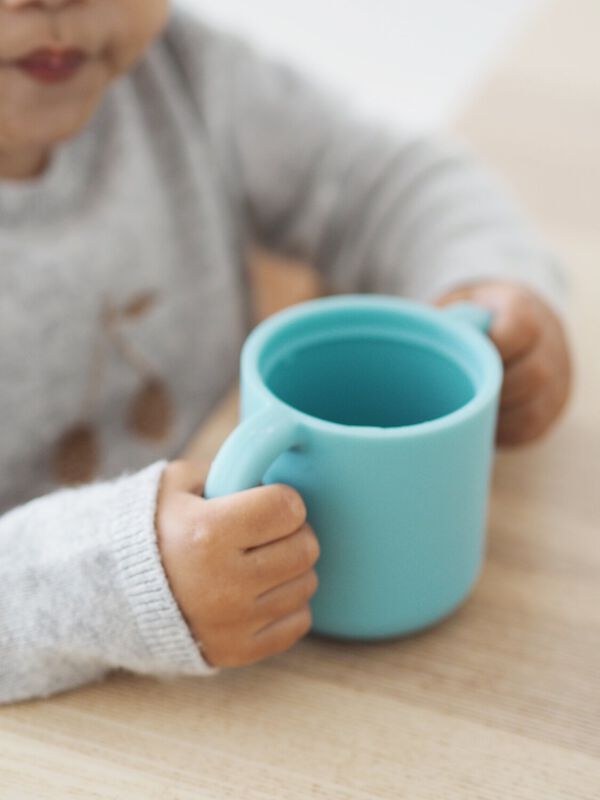 Silicone learning cup blue