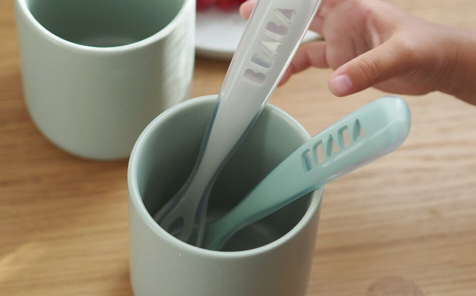 Set of 2 1st age silicone spoons with transport box velvet gray / sage green