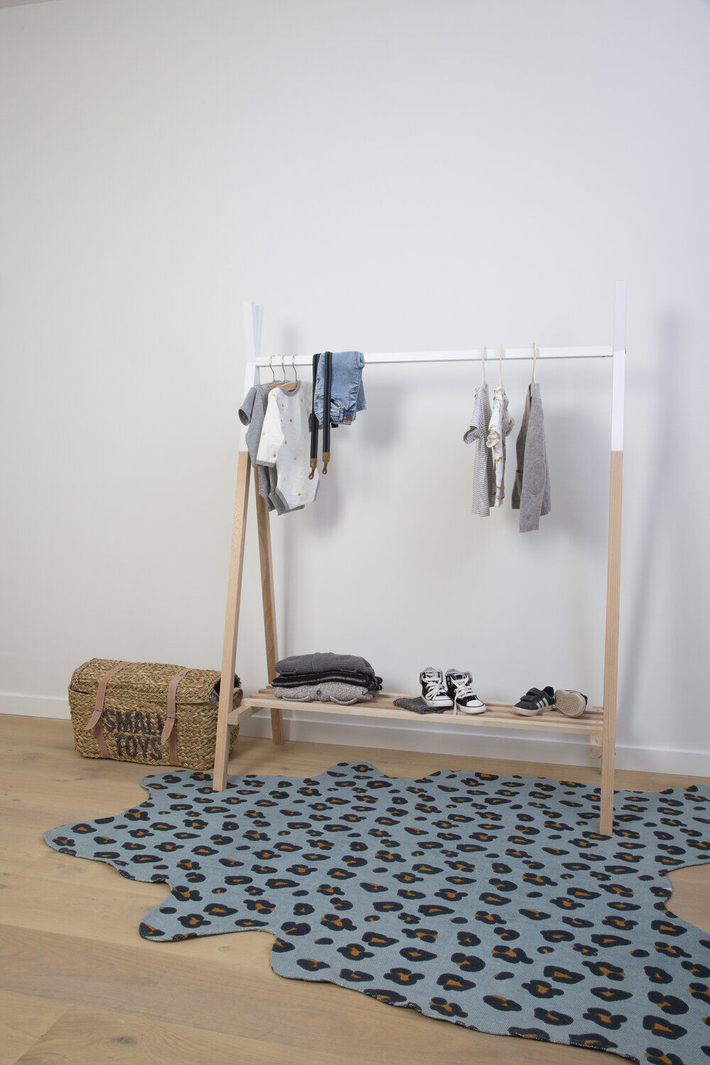 Tipi Clothes Rack