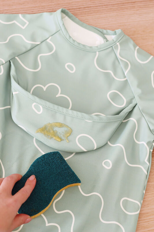 2 in 1 Evolutionary Bib with removable handle and foldable pocket - Sage Green