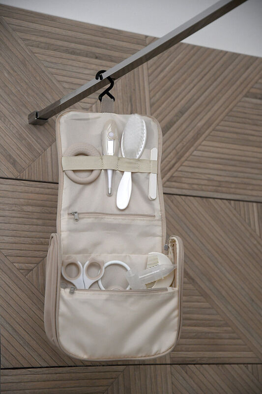 Kulturtasche mit 10 Accessoires - Tonerde