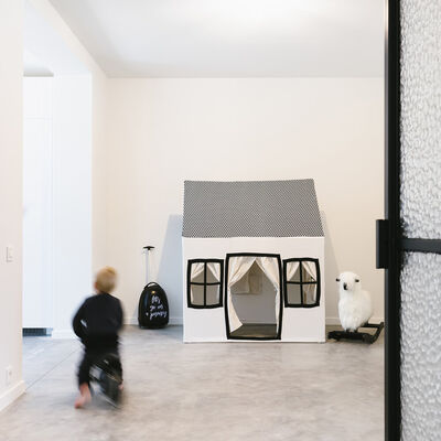 Playhouse black and white