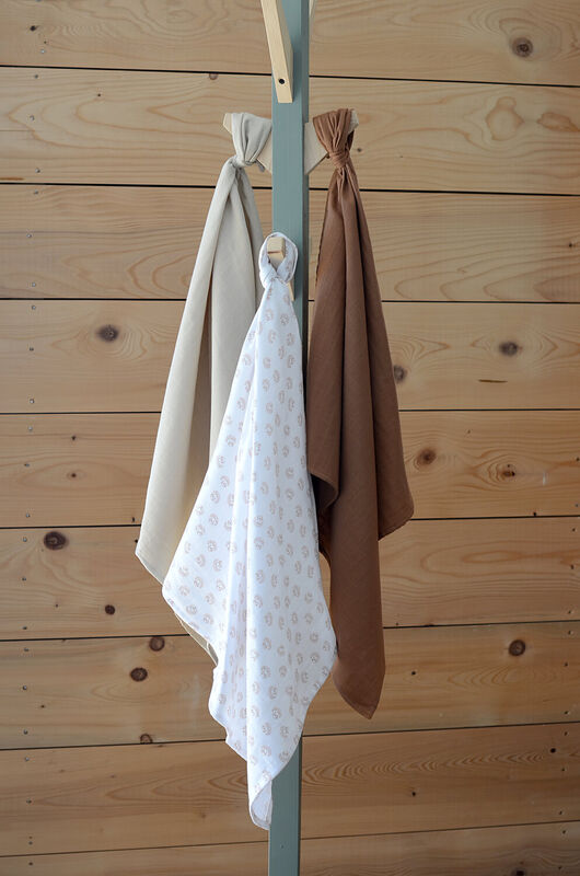Set of 3 Cotton Muslin Swaddle Blankets hedgehog