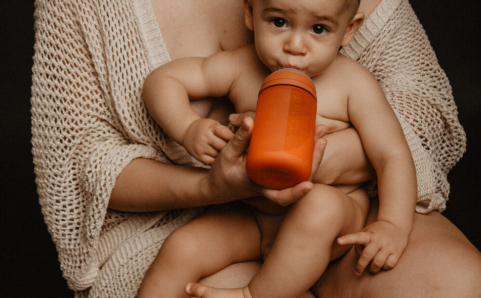 Colour Essence SX Pro 240 ml M flow silicone feeding bottle with teat Orange