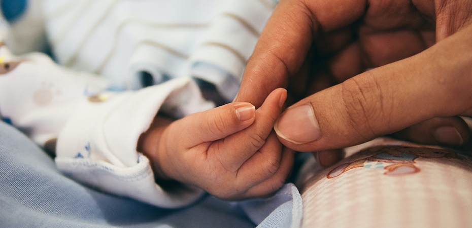 Comment prendre soin des ongles de bébé ? - Terrafemina
